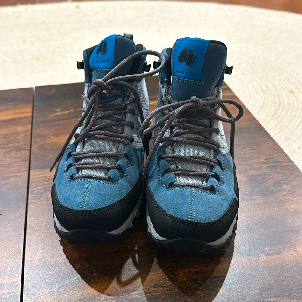 Never worn hiking boots